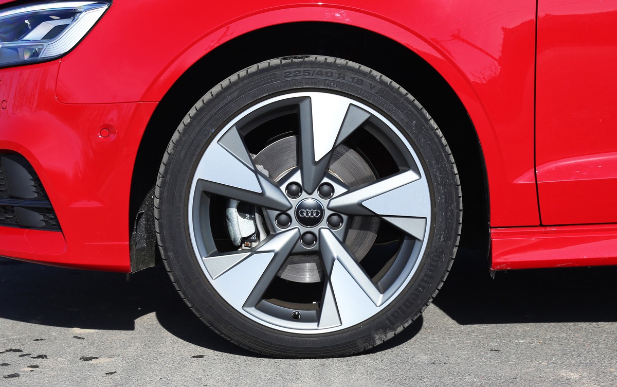 奥迪四座敞篷最新款,软顶敞篷车奥迪新款