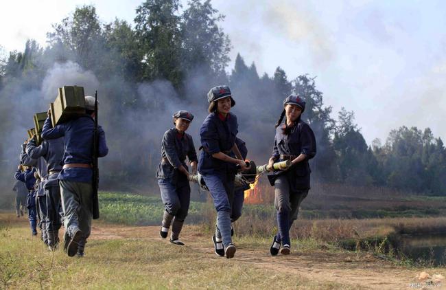 《*党**的女儿》陶万荣:*向前徐**称她假小子,毛主席叫她黄毛丫头