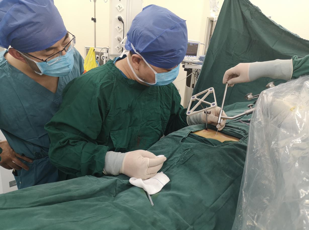 西安市红会医院成功完成机器人辅助下骶神经调节术