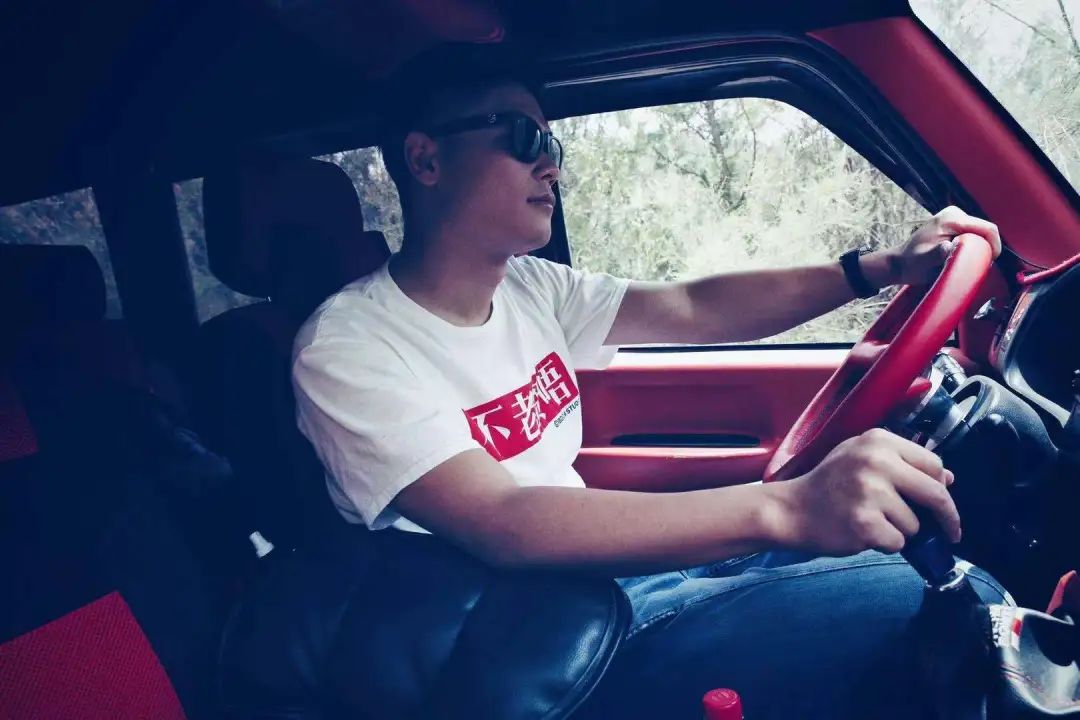 铃木浪迪哪一年的值得玩,东风小康v27和铃木浪迪哪个好