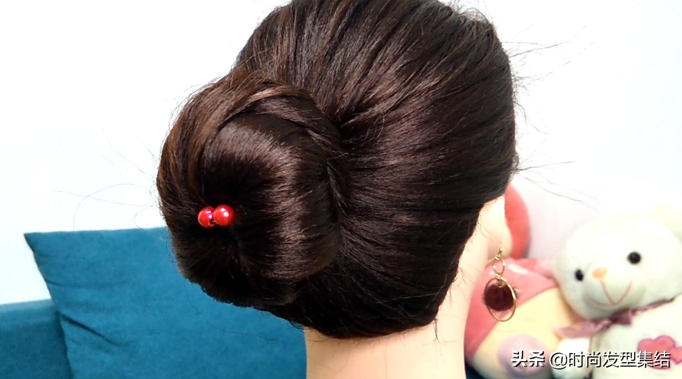 气质丸子头的简单扎法蓬松中长发,俏皮丸子头的简单扎法中长发
