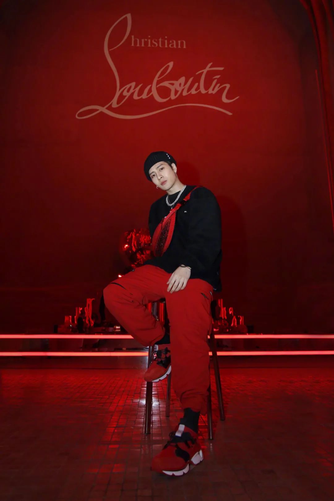 衣品超级好的男明星,王嘉尔穿的蔡徐坤同款衣服