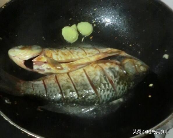 炖鱼放几勺盐,炖鱼放什么能提鲜