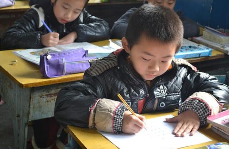 为求创意,父母为学生起名“鱼鱻䲜”,各科老师表示头疼