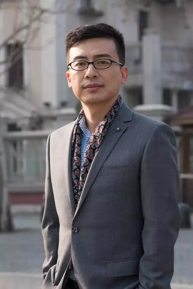 宸︽墜浼犵粺鍙虫墜鍒涙柊,宸︽墜浼犳壙