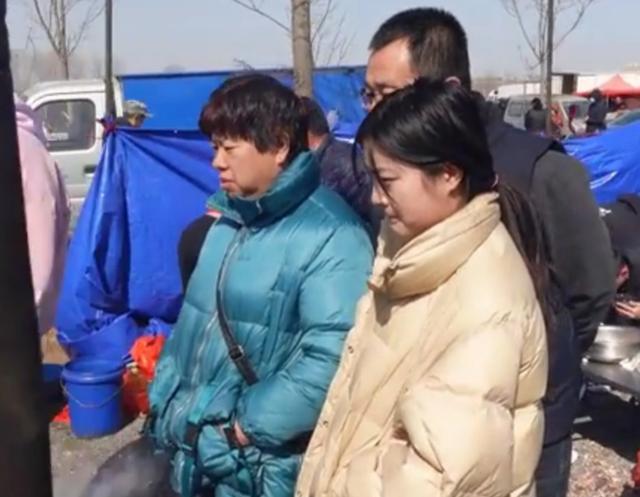 青岛泊里大集海鲜烩饼加工费,青岛海鲜早市海鲜烩饼