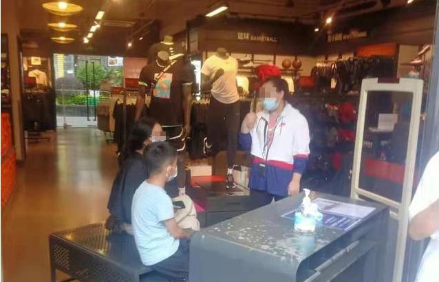 难兄难弟再次实锤,耐克和阿迪达斯道歉了吗