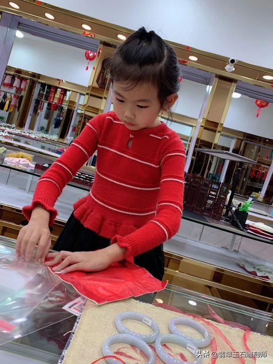 结婚三金买多少克黄金合适,结婚三金是黄金好还是白金好