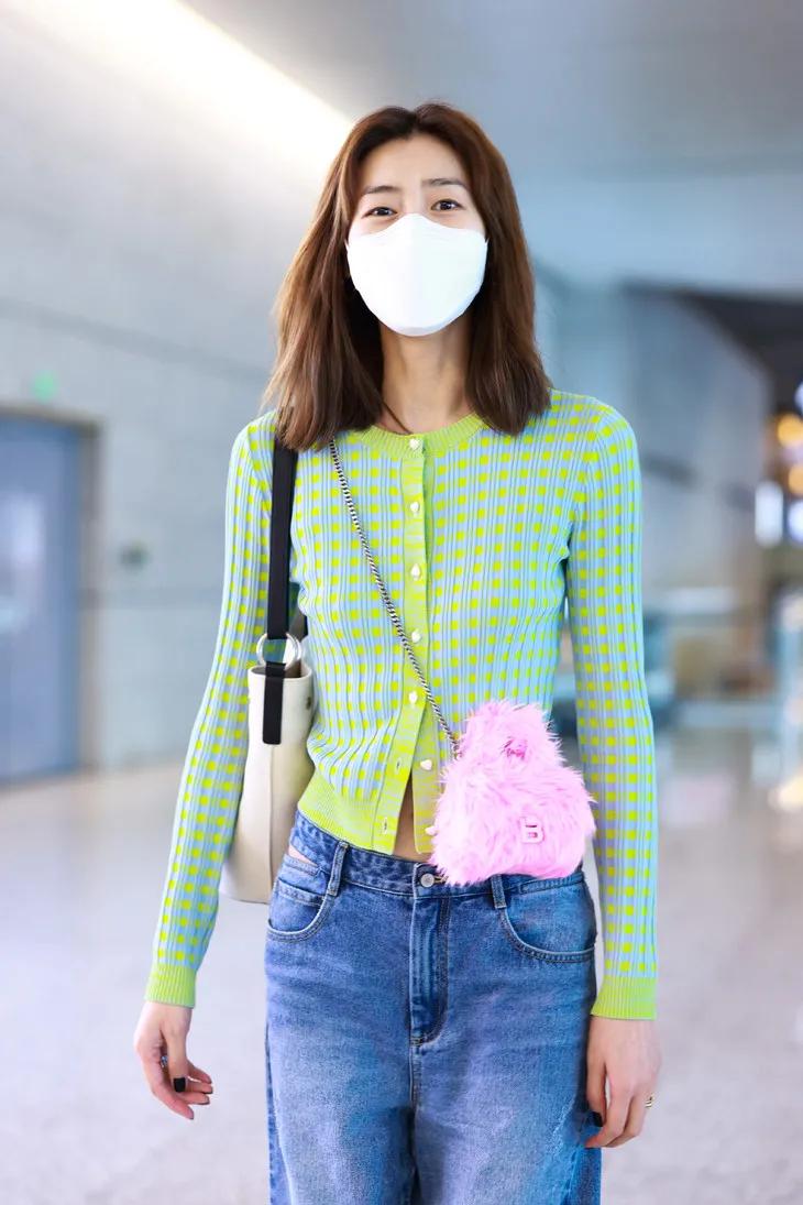 三里屯偶遇大幂幂,杨幂和闺蜜在三里屯逛街遭搭讪