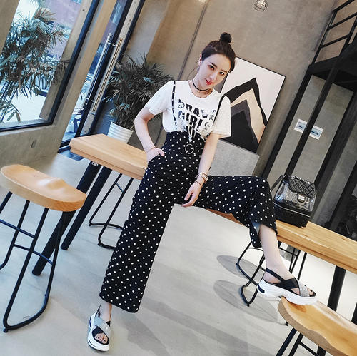 神奇的李佳琦:5分钟卖1.5万支口红,大败马云,连章子怡也心动