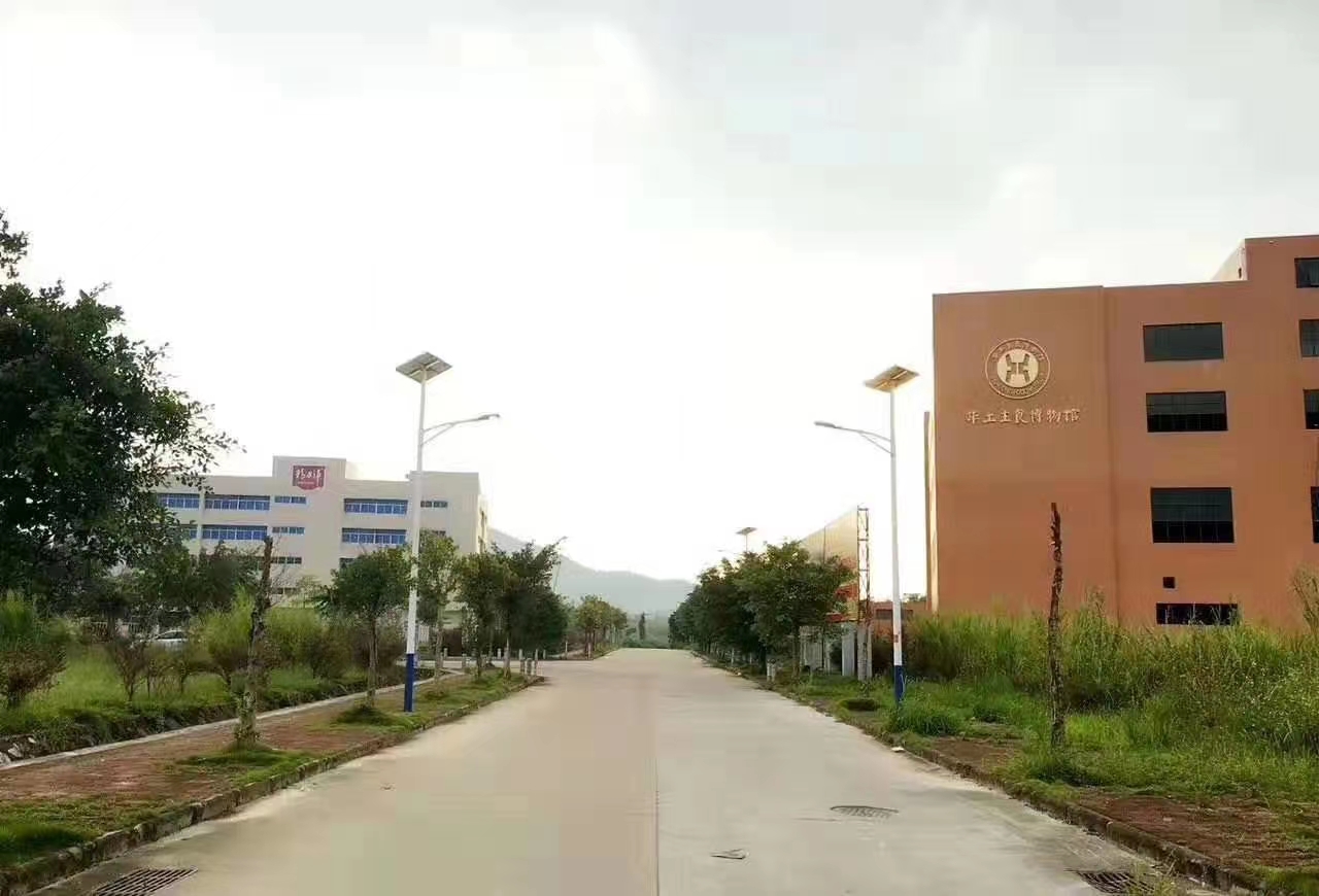 副区长调研扶贫工作,鲁志军到县扶贫办调研指导工作