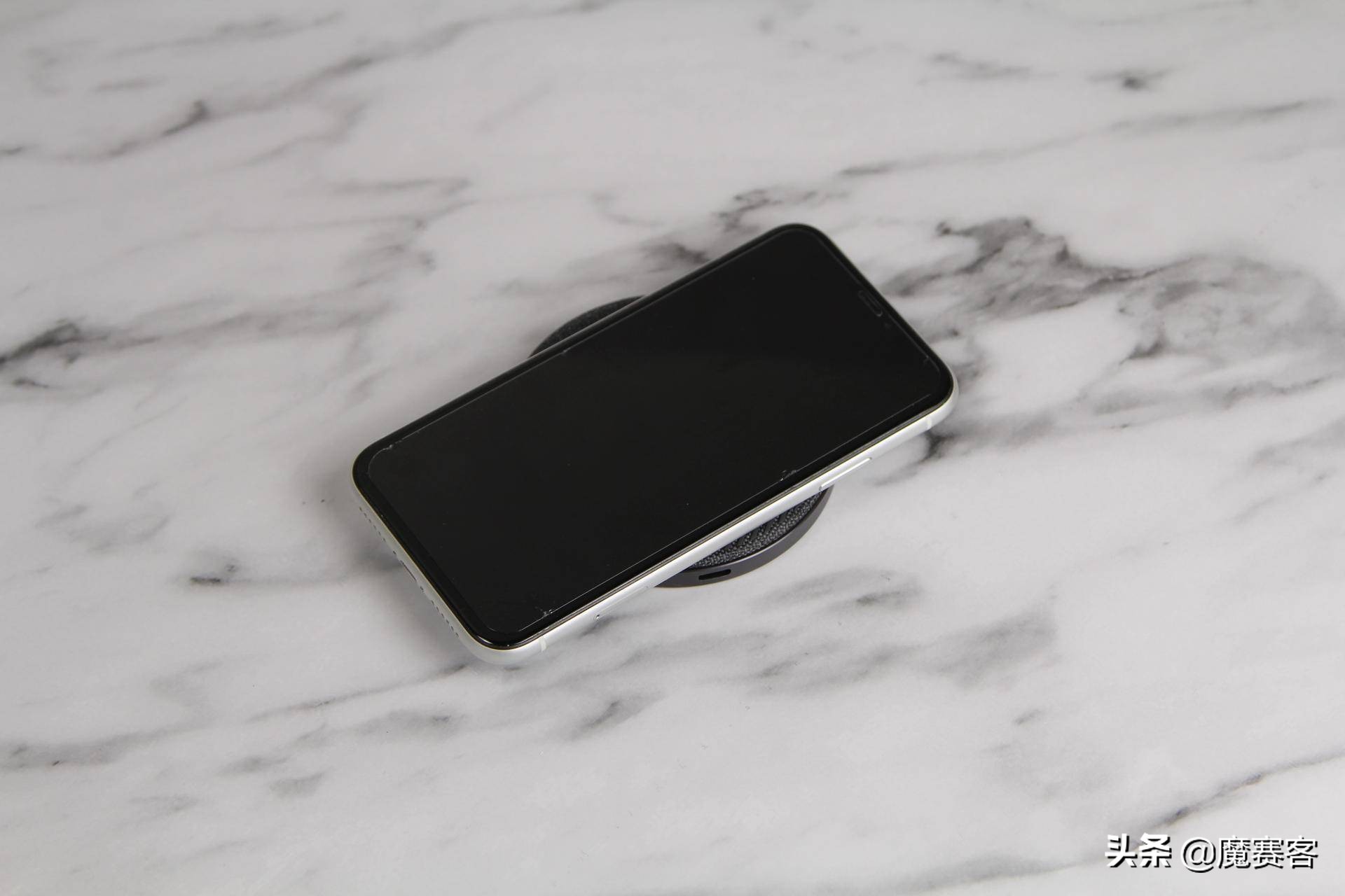 成年人的写字桌,成年人桌面书架