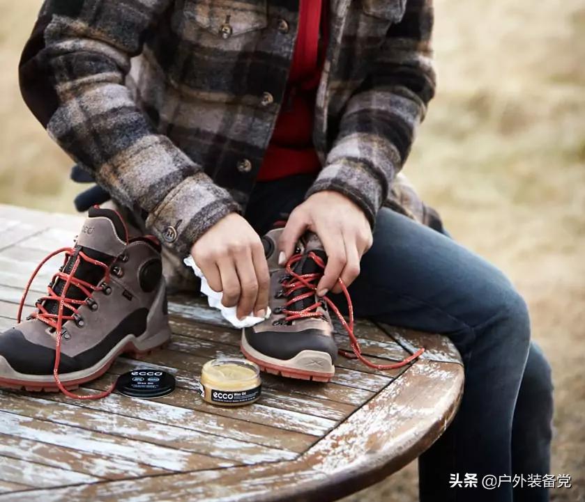 脏兮兮的旅游鞋,徒步鞋爬山脏了怎么清洗