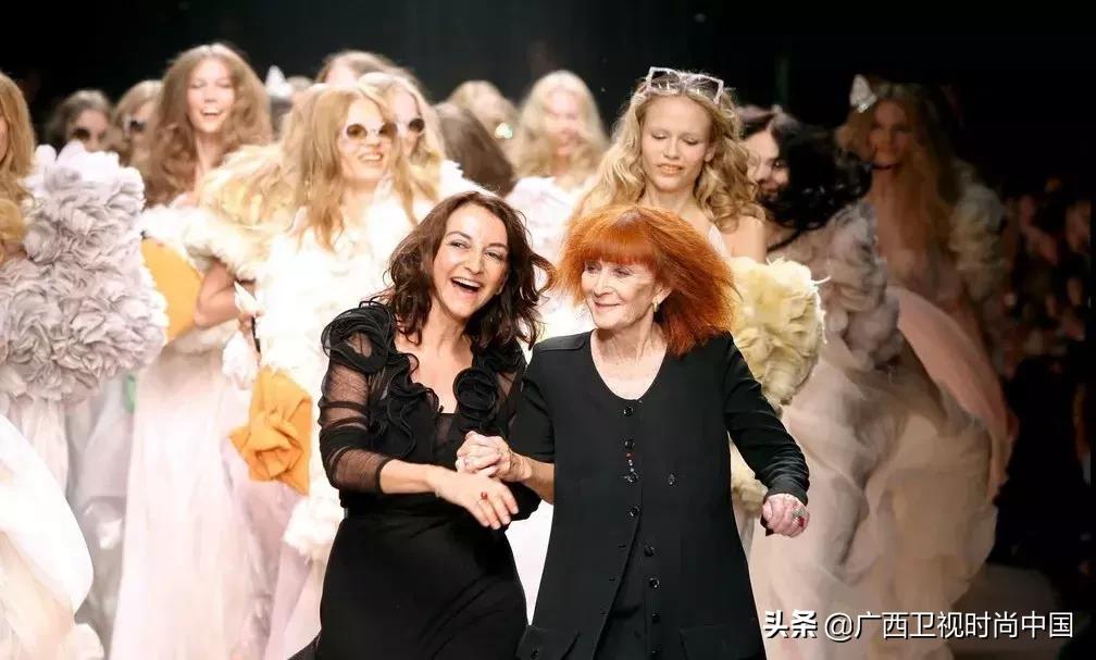 2019秋季新款时尚针织衫大爆发 (2020年春夏流行短小精悍的针织衫)