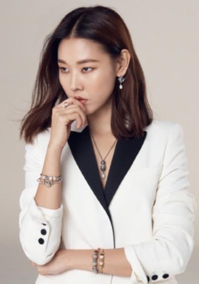 41岁男星恋小17岁女星,41岁男明星恋上17岁女星