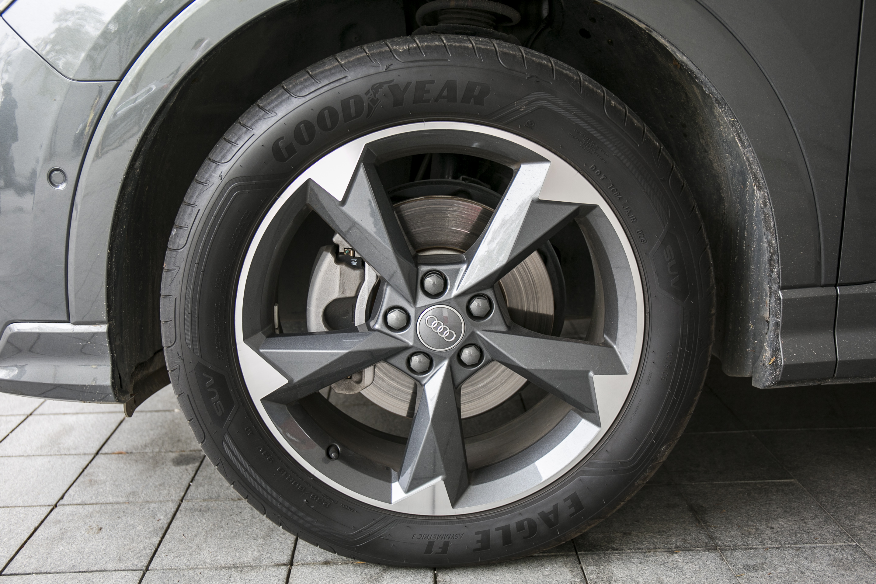 城市中的一抹魅影试驾奥迪q3轿跑,外表张扬内心温柔