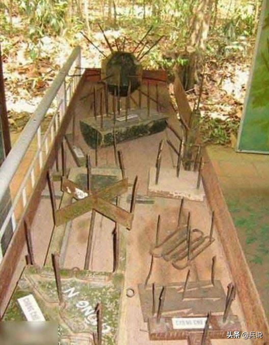 越军遍设竹尖陷阱,外加毒蛇,美军闻风丧胆,不敢收尸