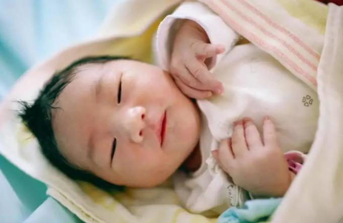 生完孩子为什么看新生儿屁股,生宝宝医生要看屁屁吗