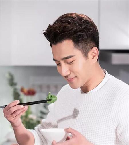 2020最火短发男寸头两边铲烫发,男生夏季发型两边铲刘海