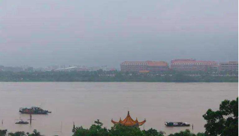 暴雨引发河流洪水,发生洪水和洪灾影响范围大小