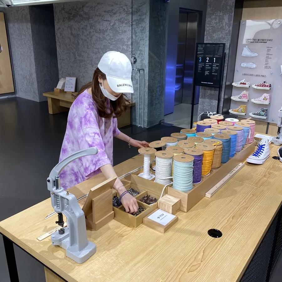 韩国帆布鞋穿搭,最近流行的帆布鞋怎么穿鞋带