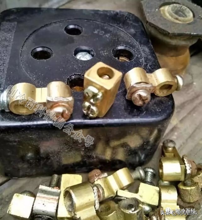 压缩机c柱接零线还是火线,压缩机老是烧接线柱维修办法