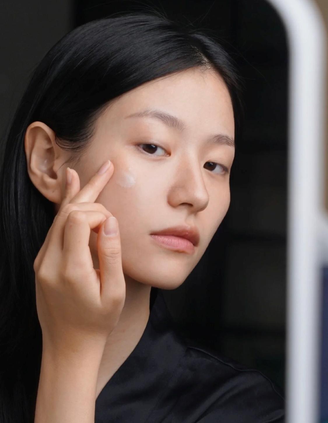 皮肤干燥怎么敷面膜补水,皮肤干燥保湿补水女人