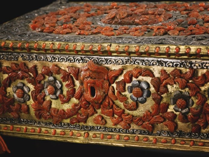 红珊瑚雕刻装饰,红珊瑚珠子雕刻