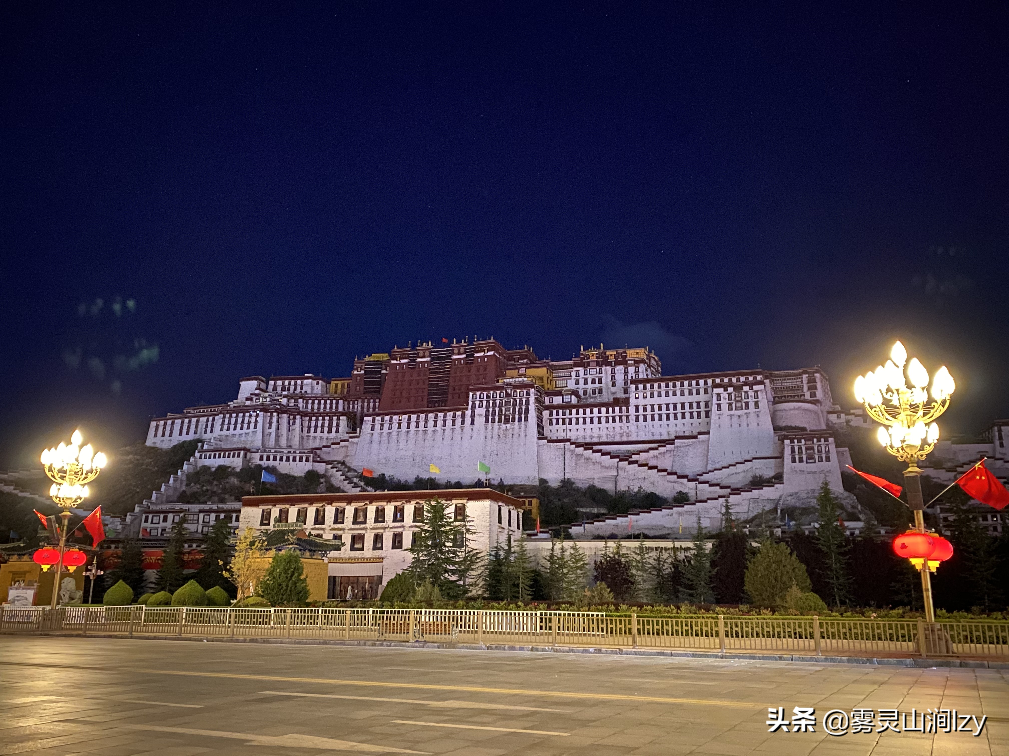 蓝天白云下的雪域高原布达拉宫,蓝天之下日光之城简介