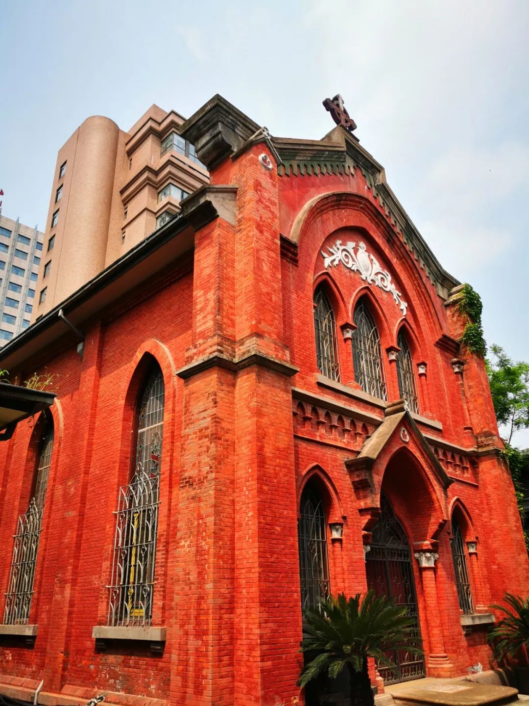 隐藏杭州红会医院内的红砖洋房，八十年前曾是贫苦百姓心中的圣地