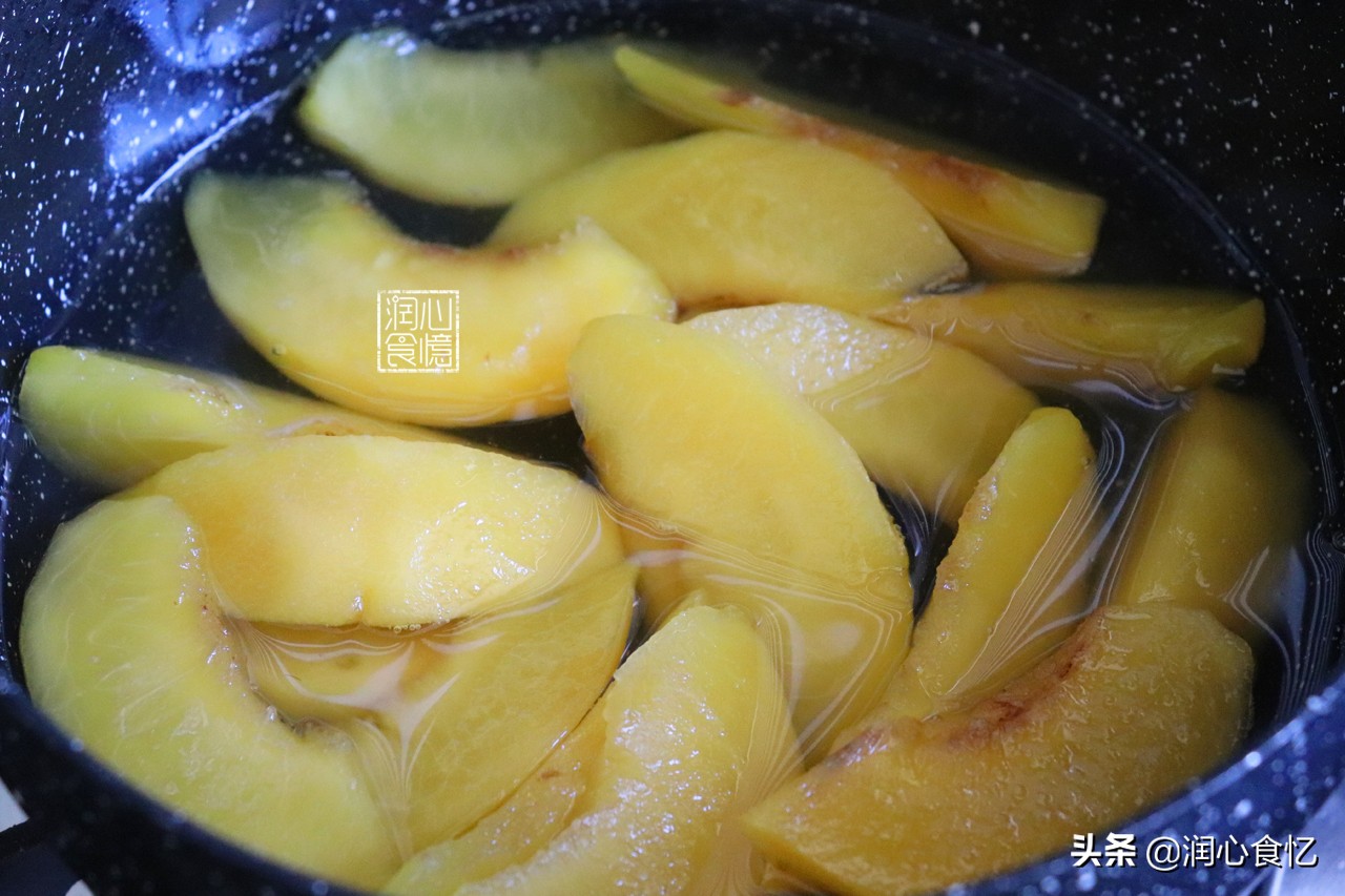 自制黄桃罐头煮和蒸之前，都不能少了这一步，怪不得桃肉酸坏得快