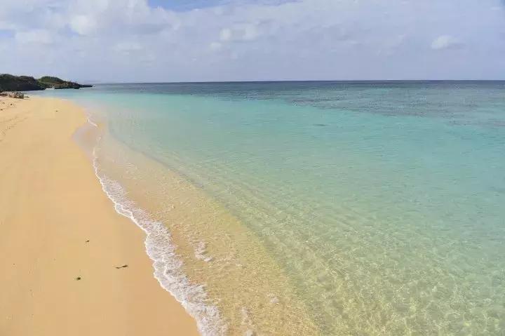 冲绳本岛散布着许多世界范围内少有的美丽沙滩
