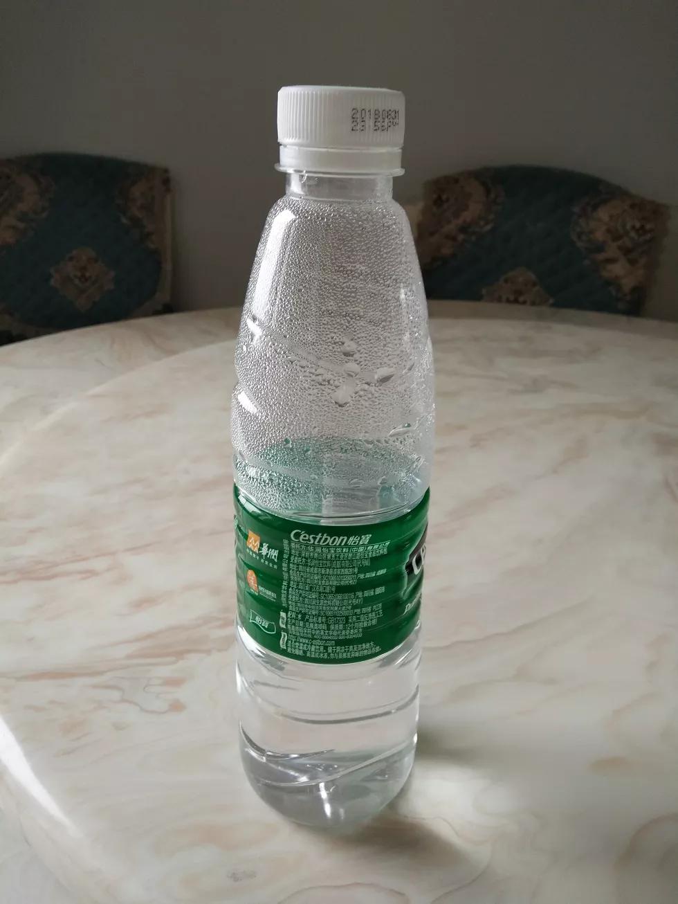 矿泉水瓶和小玻璃瓶实验,科学小实验玻璃瓶和水