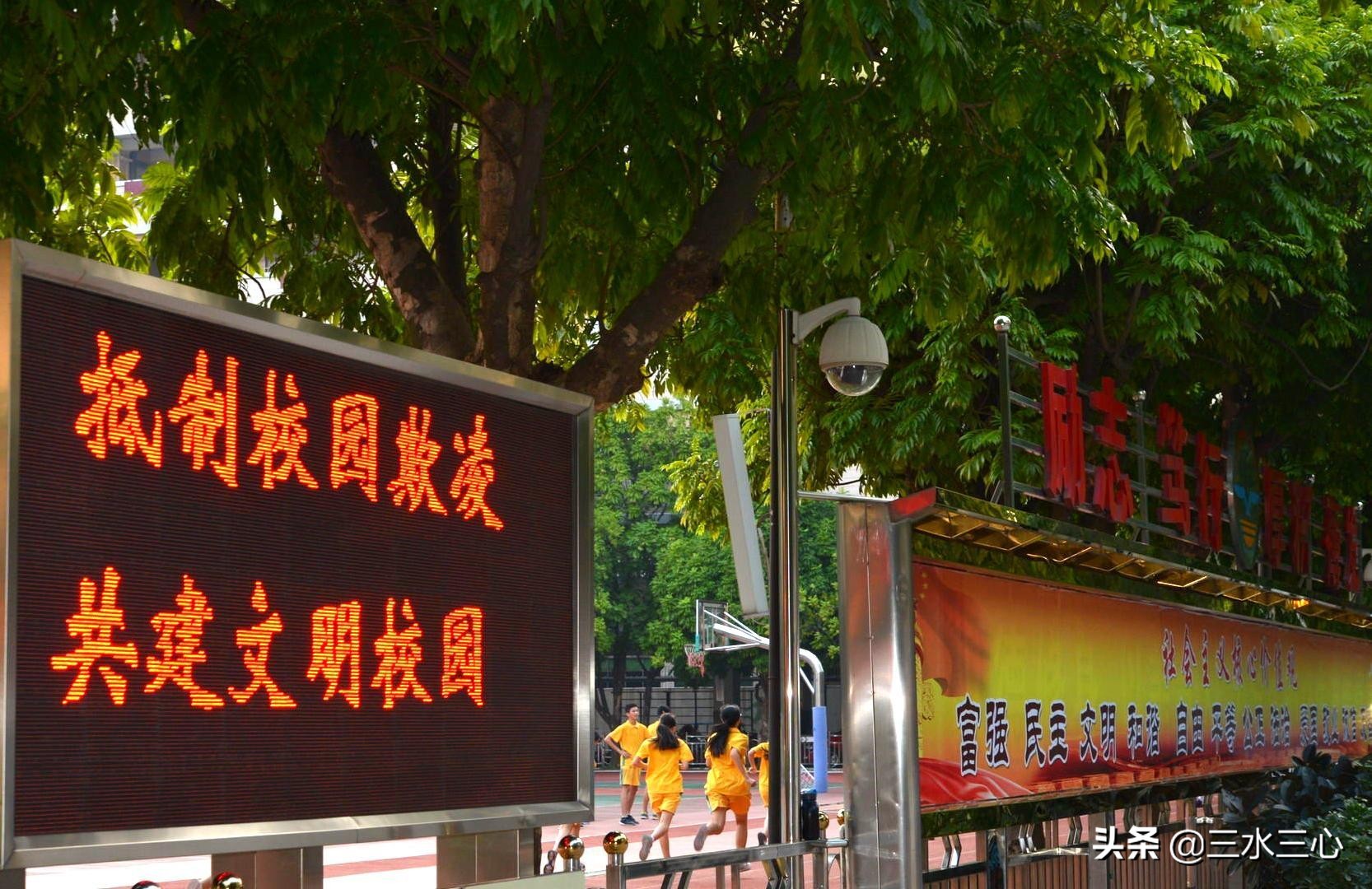 孩子受到校园欺凌如何报警定罪,孩子受到校园霸凌怎么起诉