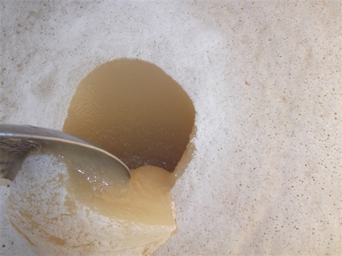 蜂蜜怎样会成块状,蜂蜜怎么变出来的