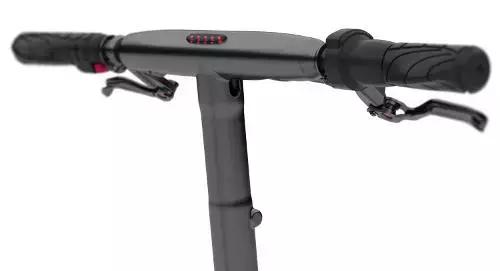 c罗购买的黑色的车 (c罗的车多少元)