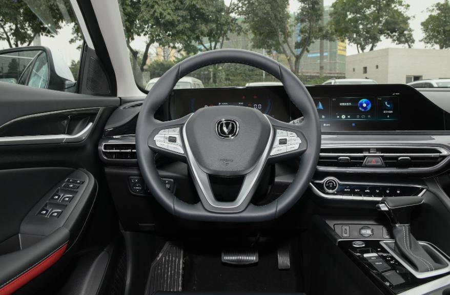 长安逸动plus夜间驾驶第一视角,长安逸动plus1.6l驾驶感受