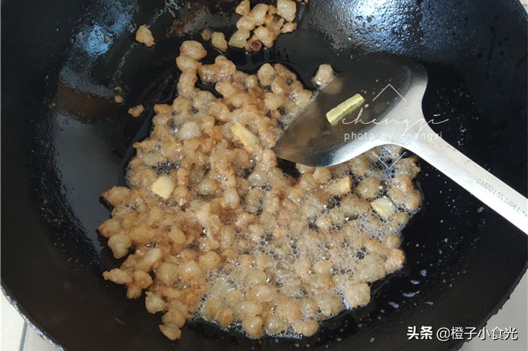 分享奶奶60年熬猪油的方法,老一辈熬猪油的方法