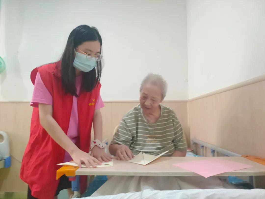 「颐和快讯」纸短情长,童心飞扬——颐和社工与长者折纸忆童年