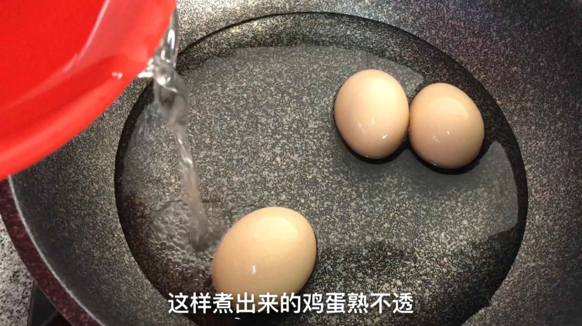 水煮鸡蛋不会烂怎么做,水煮鸡蛋的正确做法不破壳