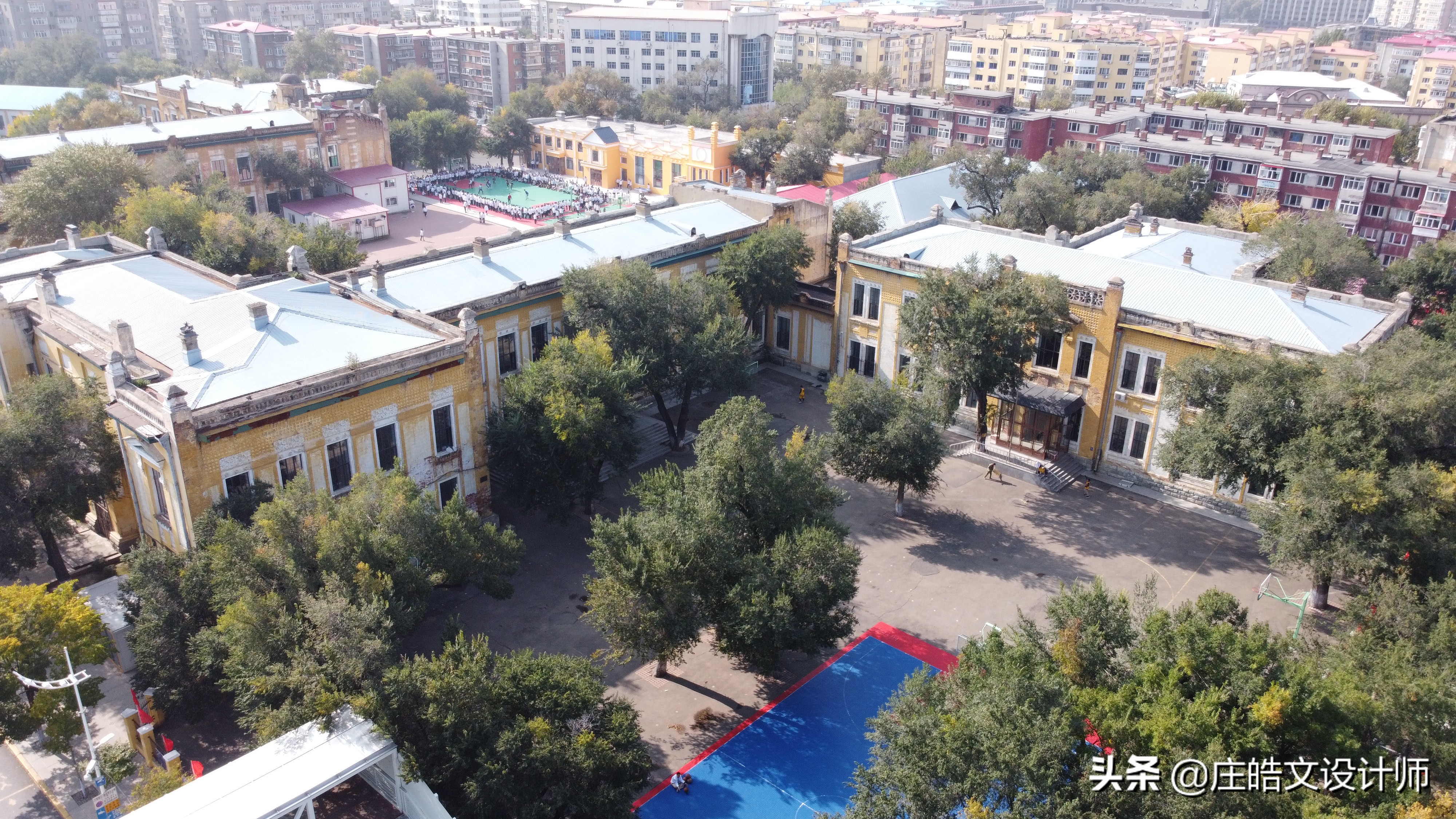 西大直街53号工大附中所在的百年建筑,曾经是哈尔滨第一所大学