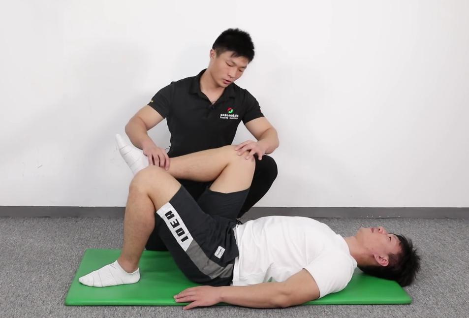 躺在床上矫正小腿外翻,小腿外翻如何矫正和站立