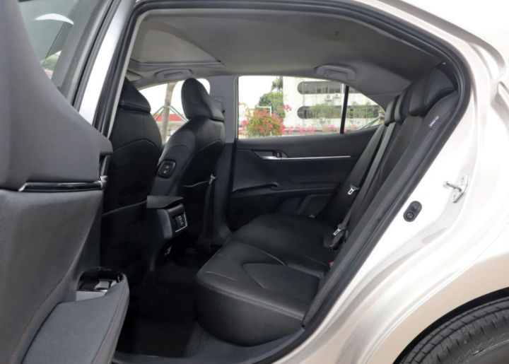 曾经的b级合资轿车之光帕萨特,曾经的b+级热门车君越