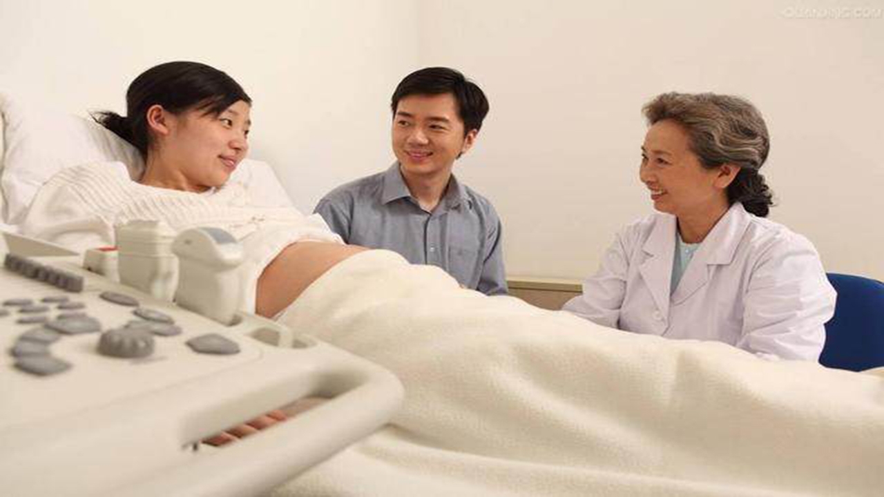 为啥女人生了孩子会掉头发,为什么女人生孩子要留后遗症