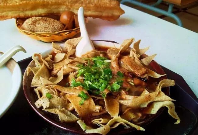 过年旅游最值得去的地方且人少,春节适合去哪游玩美食多