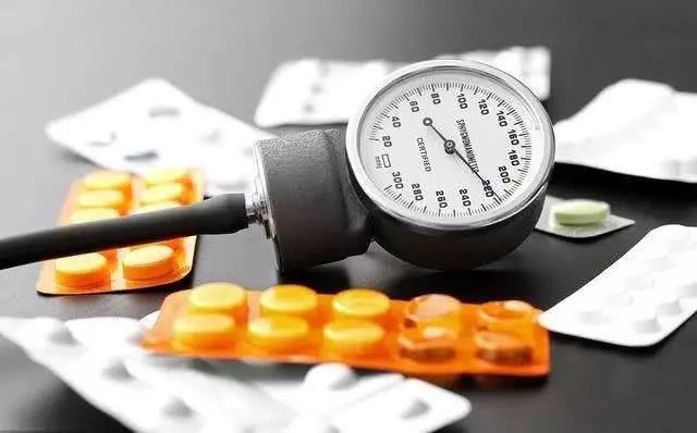 高血压指南1级高血压怎么办,高血压有并发症是几级高血压