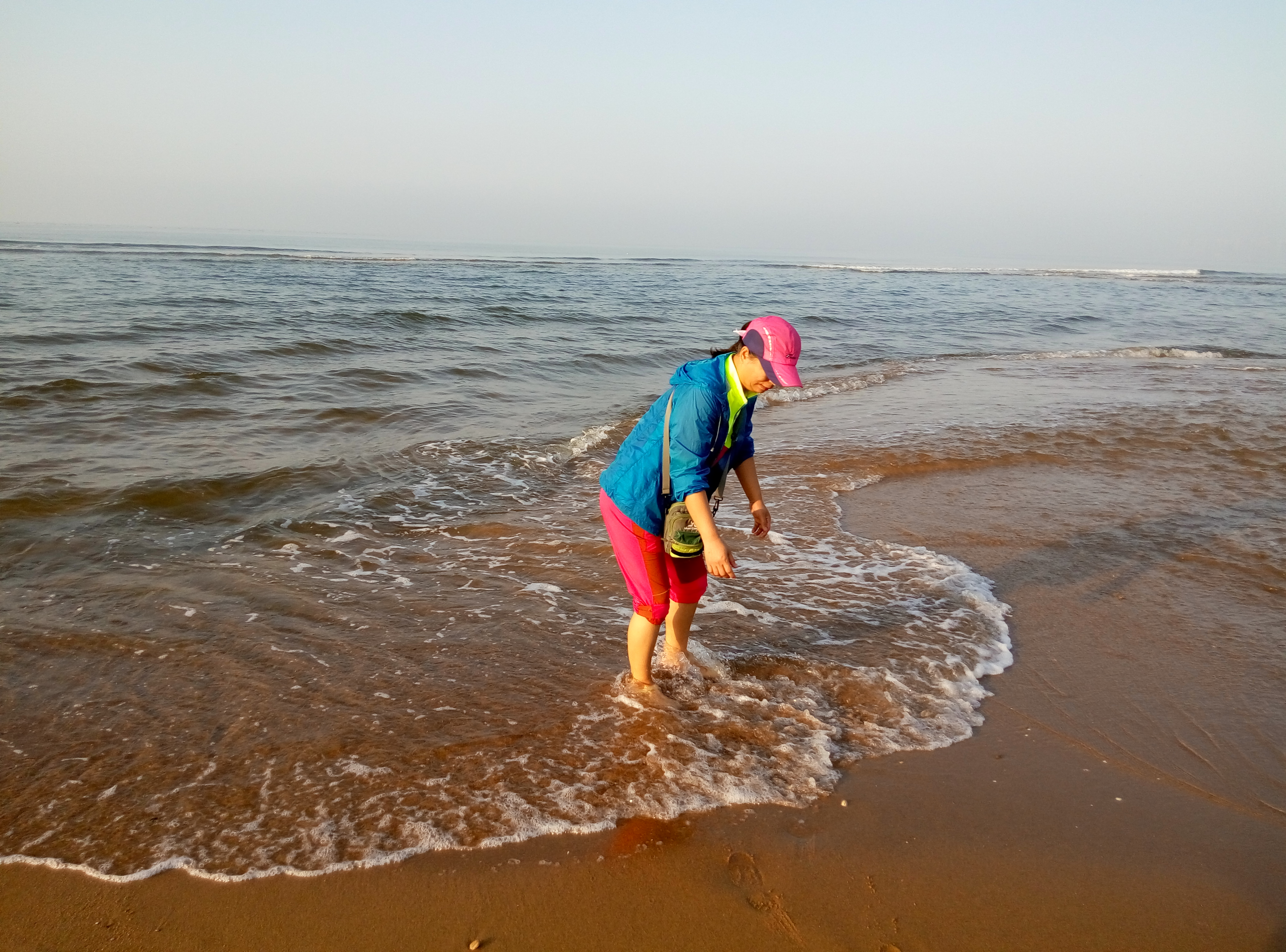东戴河海滩美景尽收眼底,海水清澈波光粼粼