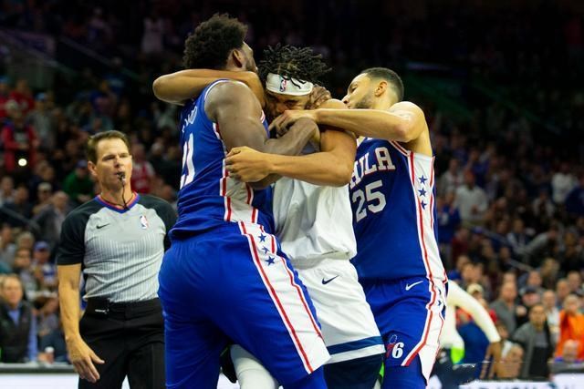 队友冲突时詹姆斯的反应,队友打架詹姆斯的表现