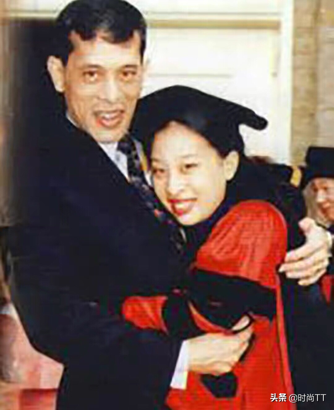 泰国老国王偷偷照顾4位王子,泰国王室被抛弃的四位王子