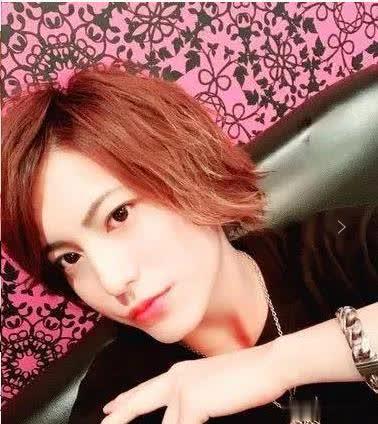 中年女人也需要爱！26岁男子当“职业男友”月入100万